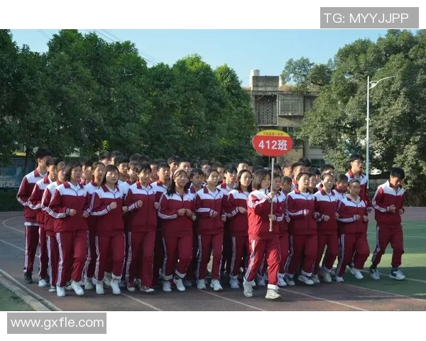 当红小鲜肉化身绿茵新星引爆赛场青春与激情