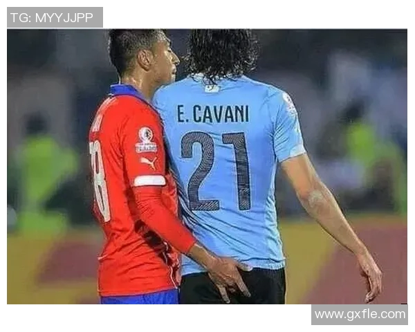 足球场上的奇葩动作大集锦：笑翻全场的那些搞笑瞬间